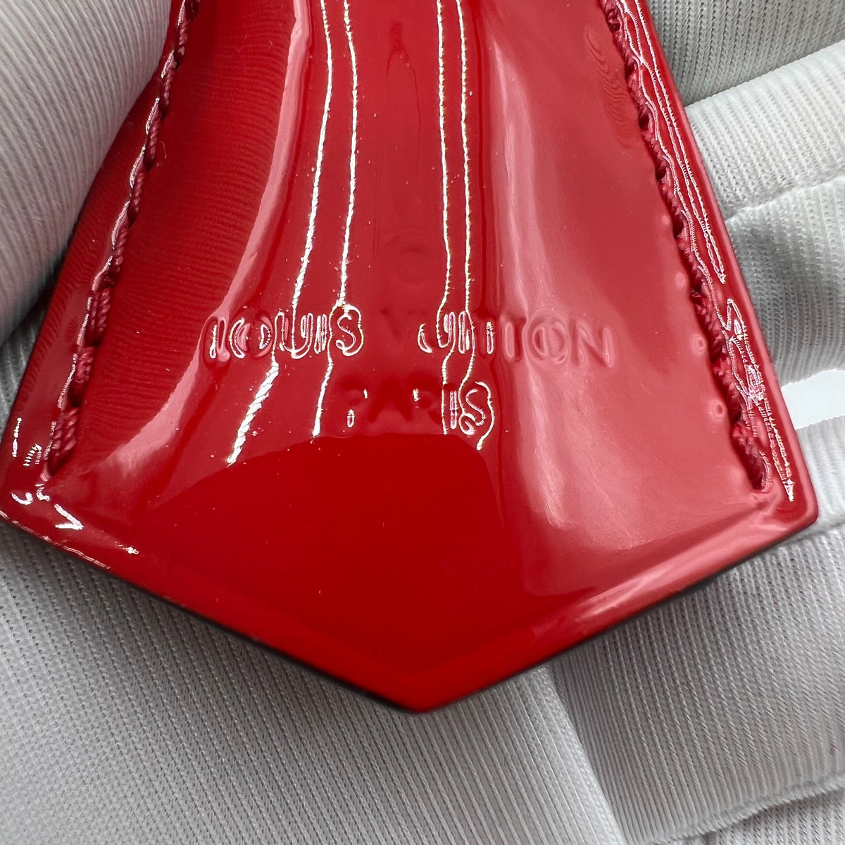 Louis Vuitton Vernis Alma BB Pomme D'Amour