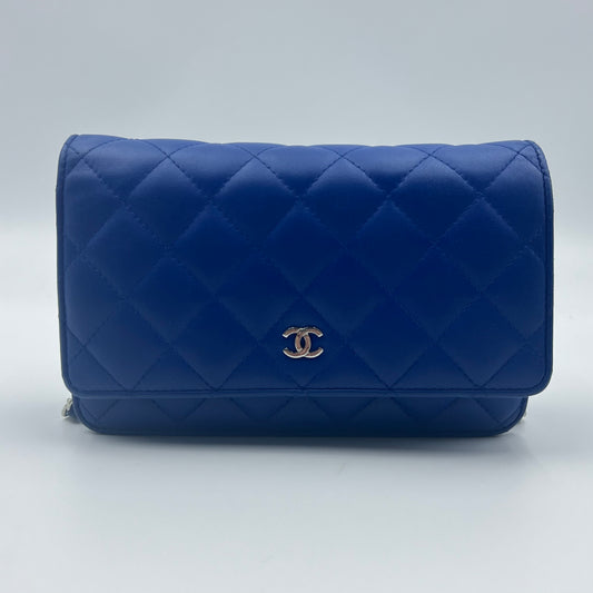 Classic Quilted Wallet On Chain Blue
