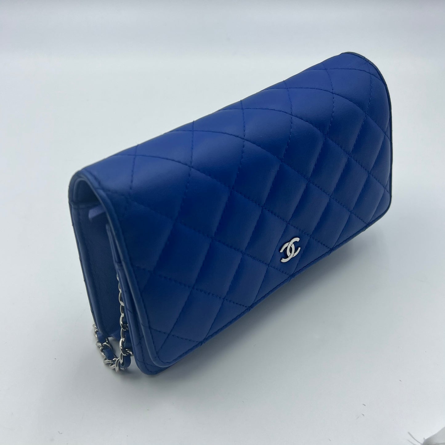 Classic Quilted Wallet On Chain Blue