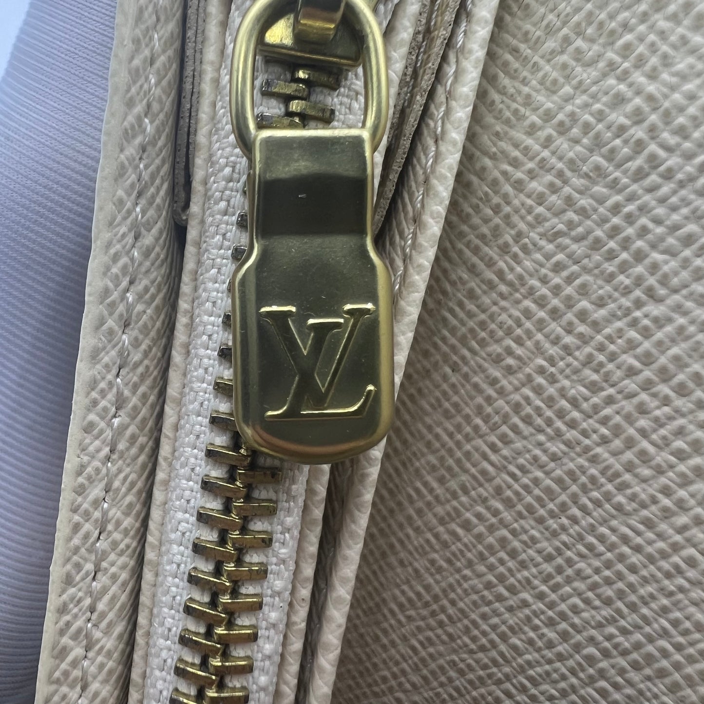 Damier Azur Sarah Wallet