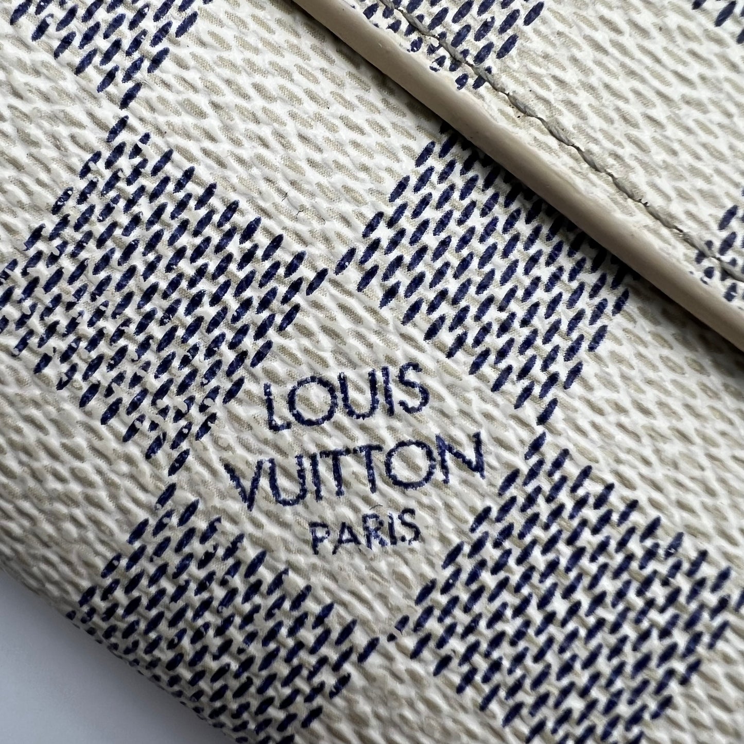 Damier Azur Portefeuille Sarah Long Wallet