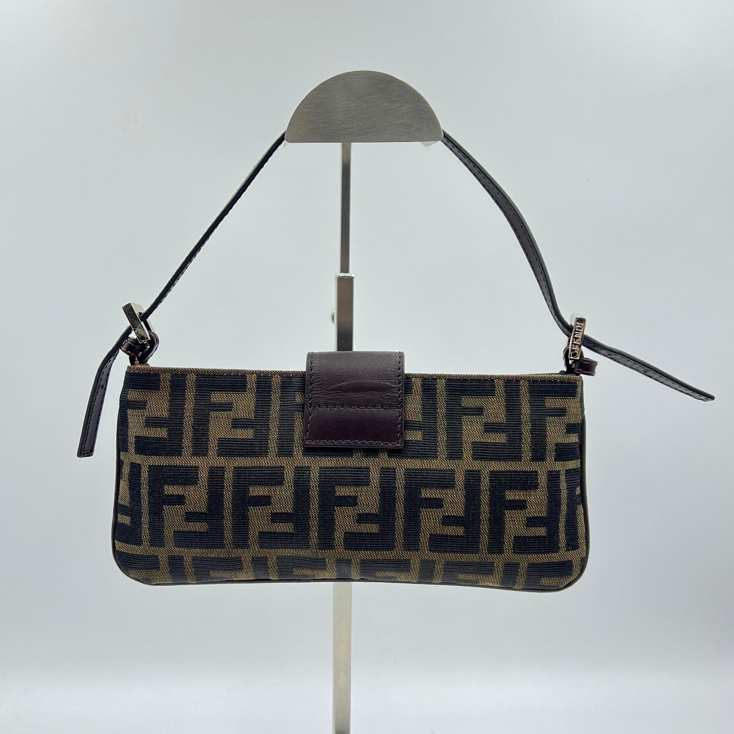 Baguette leather handbag
