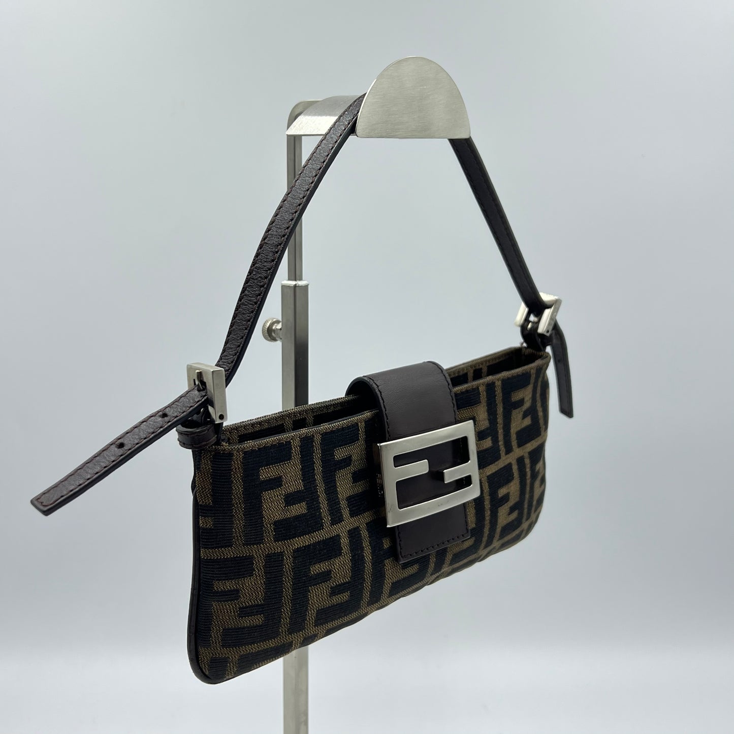 Baguette leather handbag