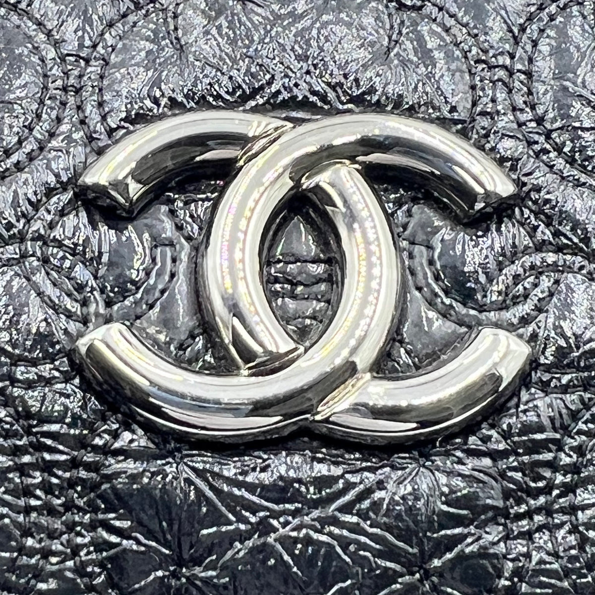 Camellia Patent Pochette