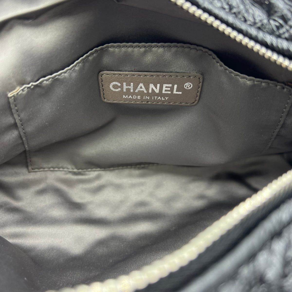 Camellia Patent Pochette