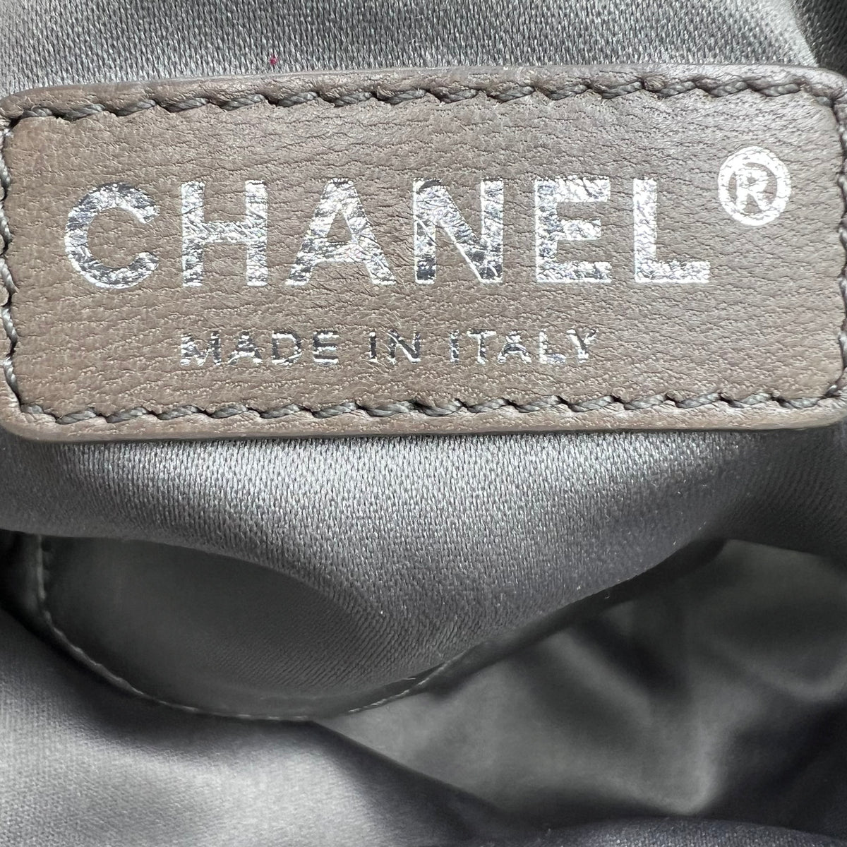 Camellia Patent Pochette