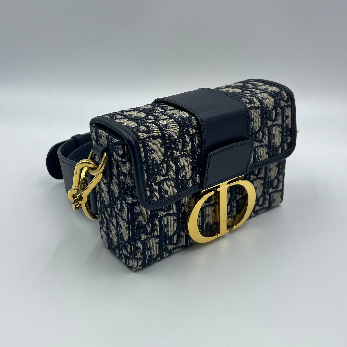 Oblique 30 Montaigne Box Bag Blue