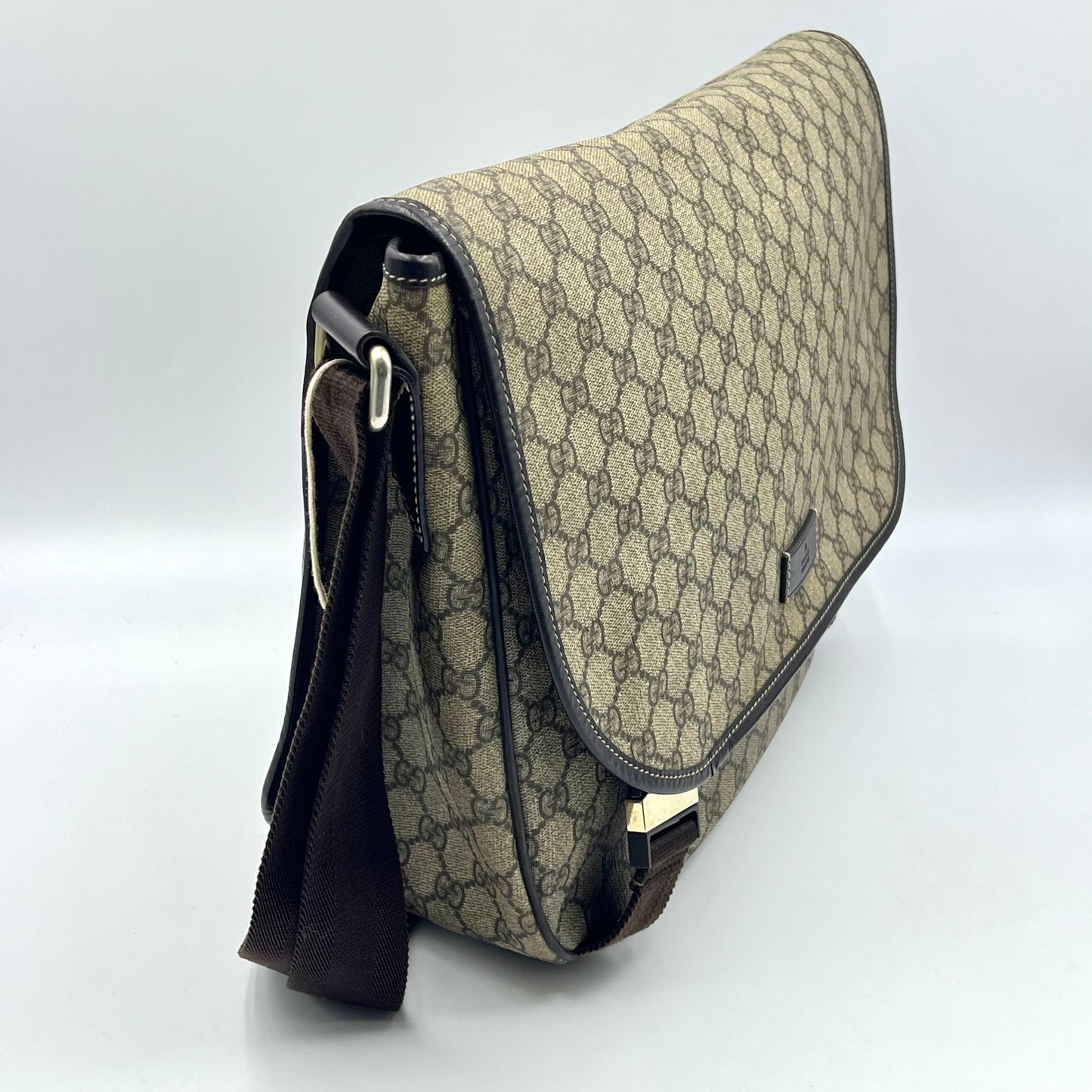 Messenger Bag in GG Supreme Canvas