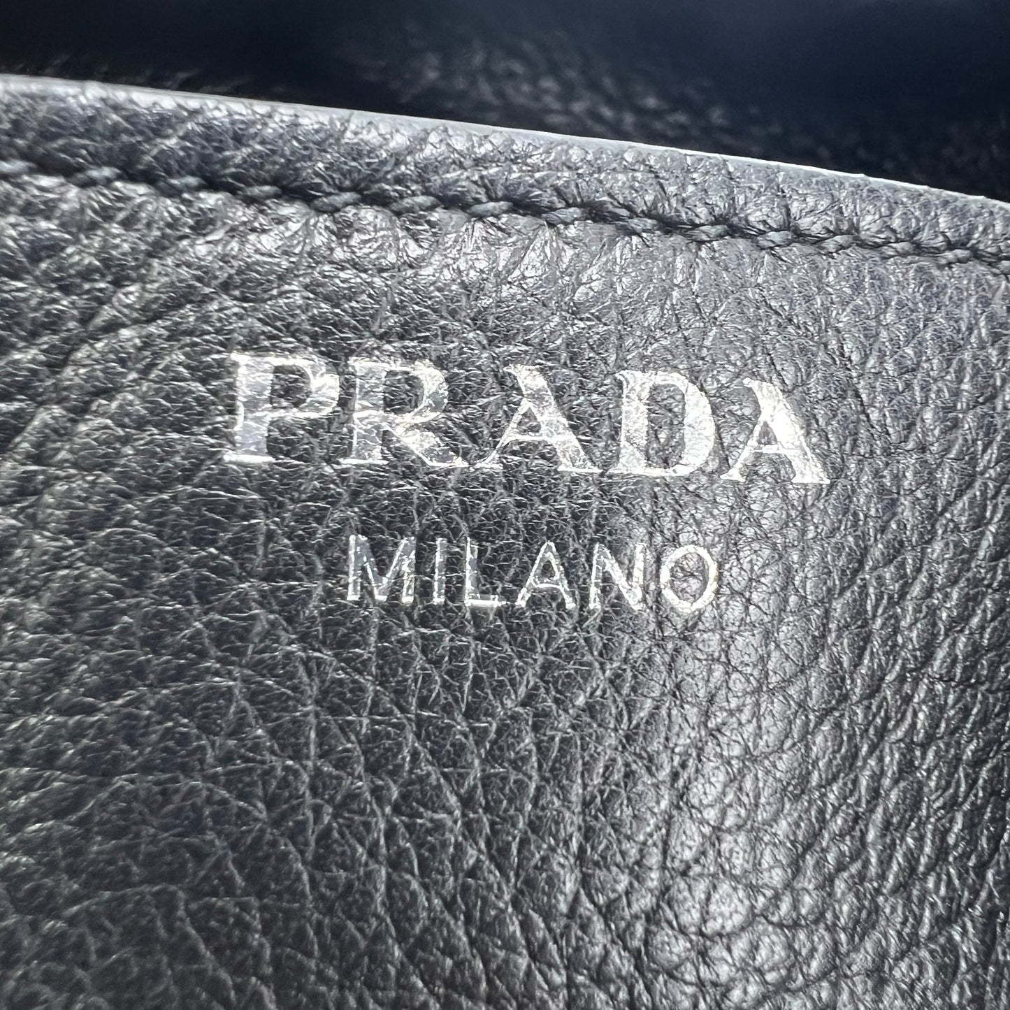 Vitello Daino Hobo Black