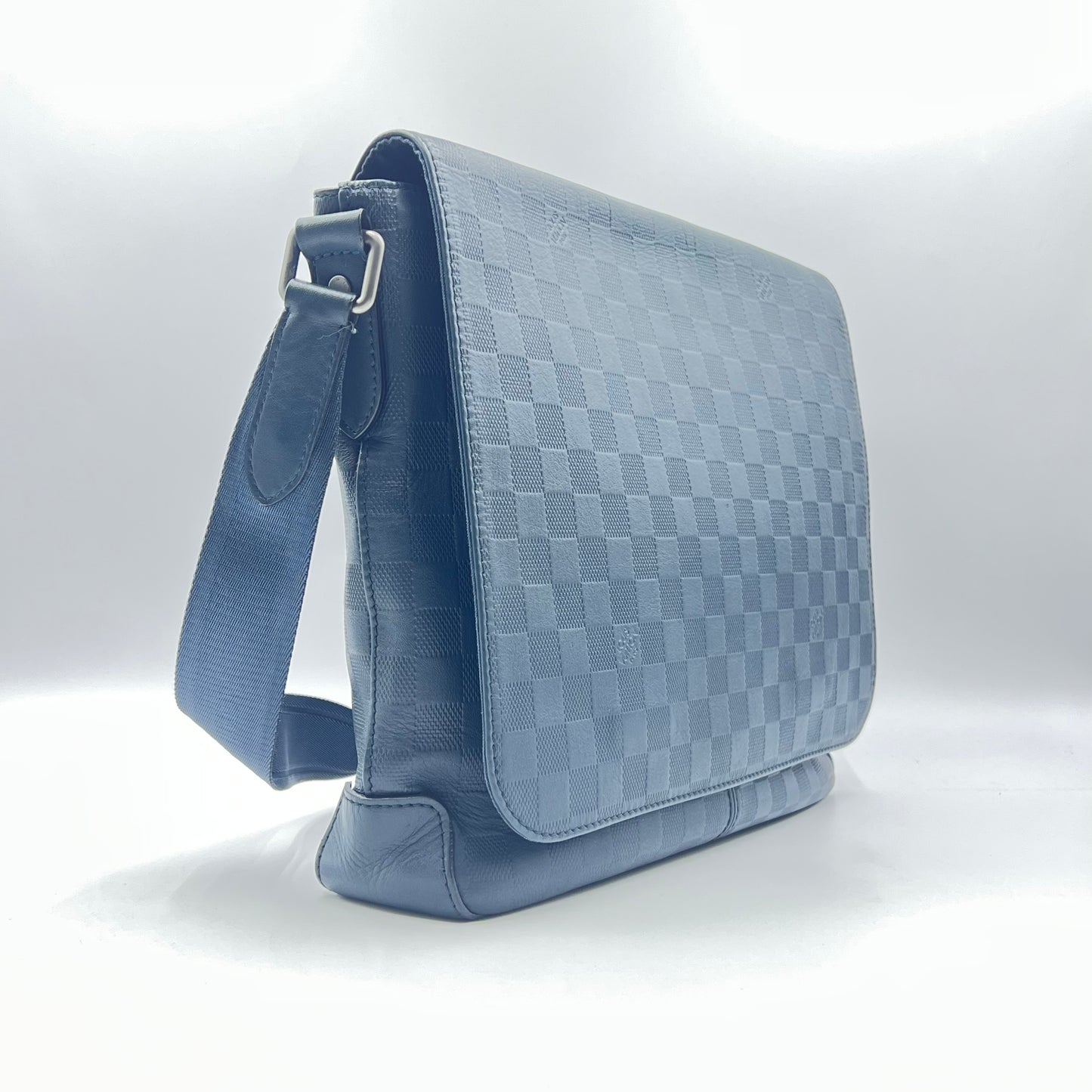District Messenger Bag Damier Infini Leather MM