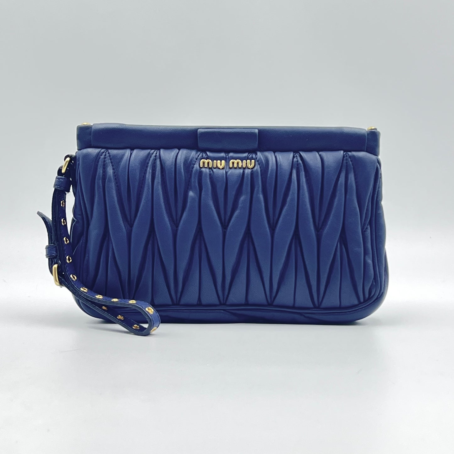 Matelasse Wrislet Clutch Bag Blue