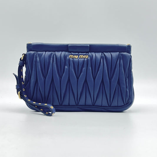 Matelasse Wrislet Clutch Bag Blue