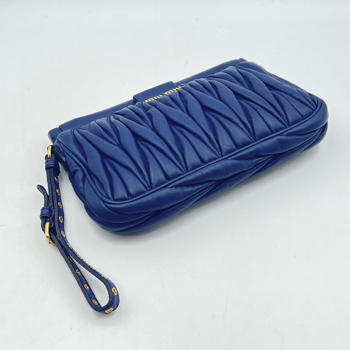 Matelasse Wrislet Clutch Bag Blue