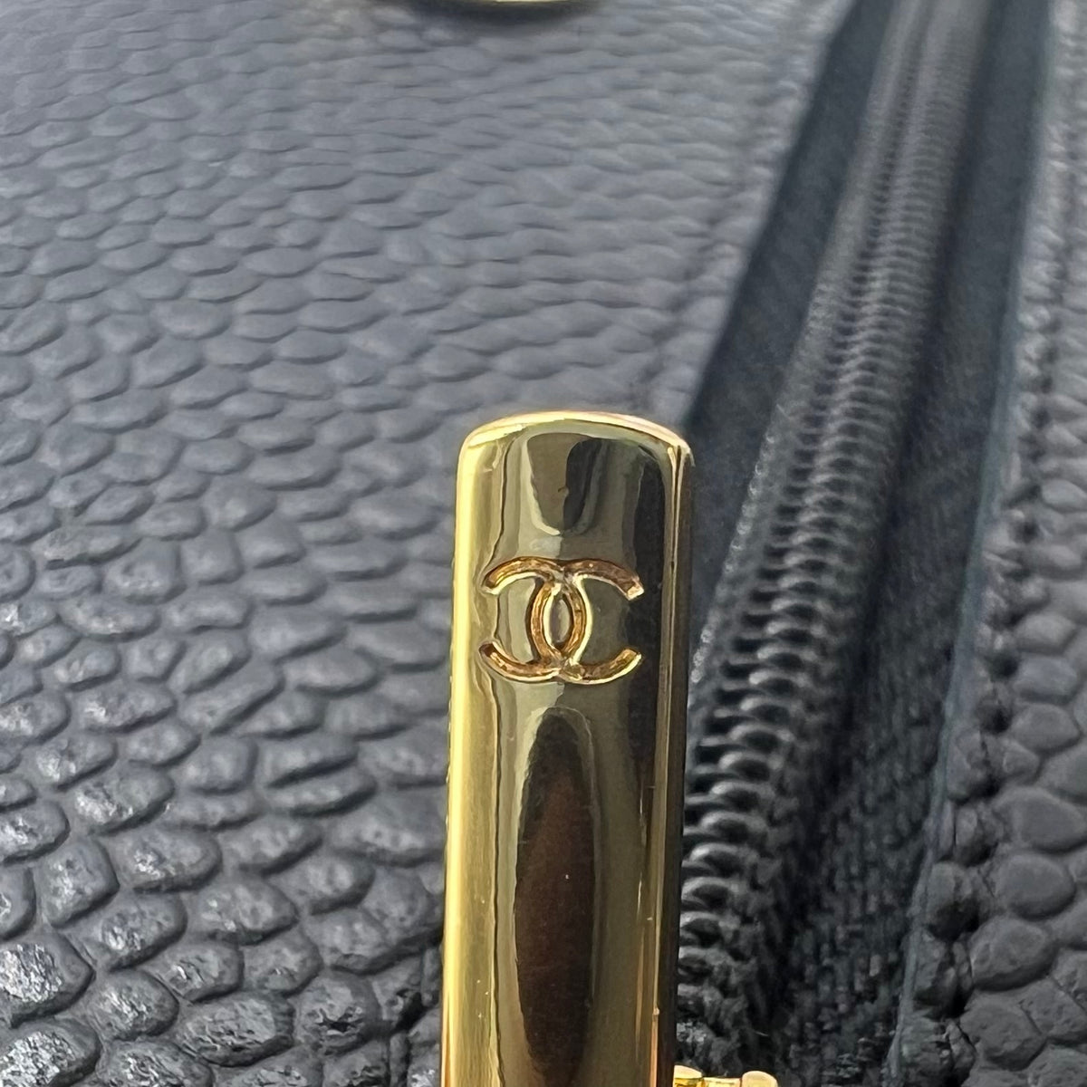 Caviar Quilted Wallet on Chain WOC Black