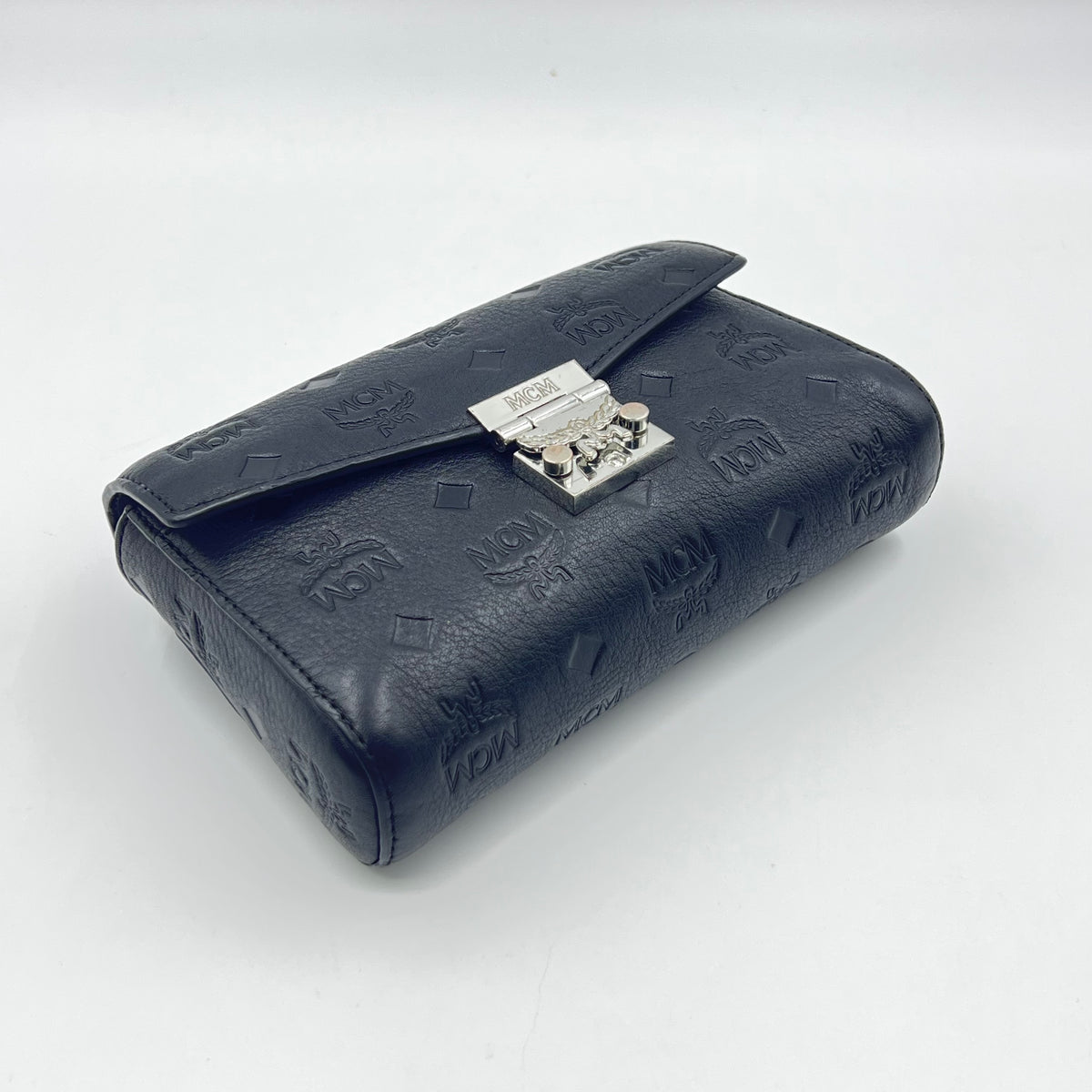 Embossed Visetos Wallet On Chain