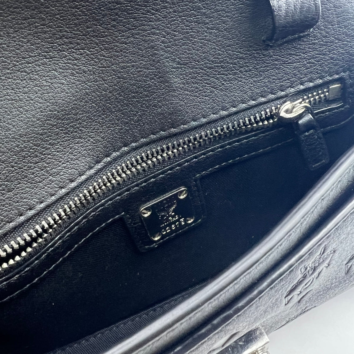 Embossed Visetos Wallet On Chain