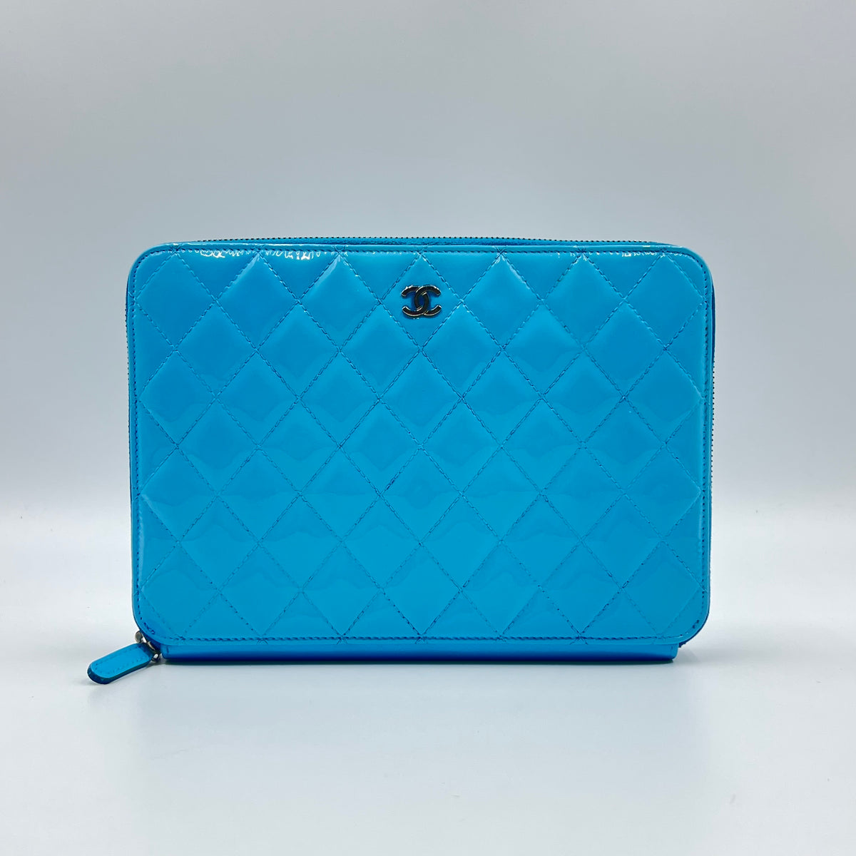 Travel Organizer Wallet Quilted Patent