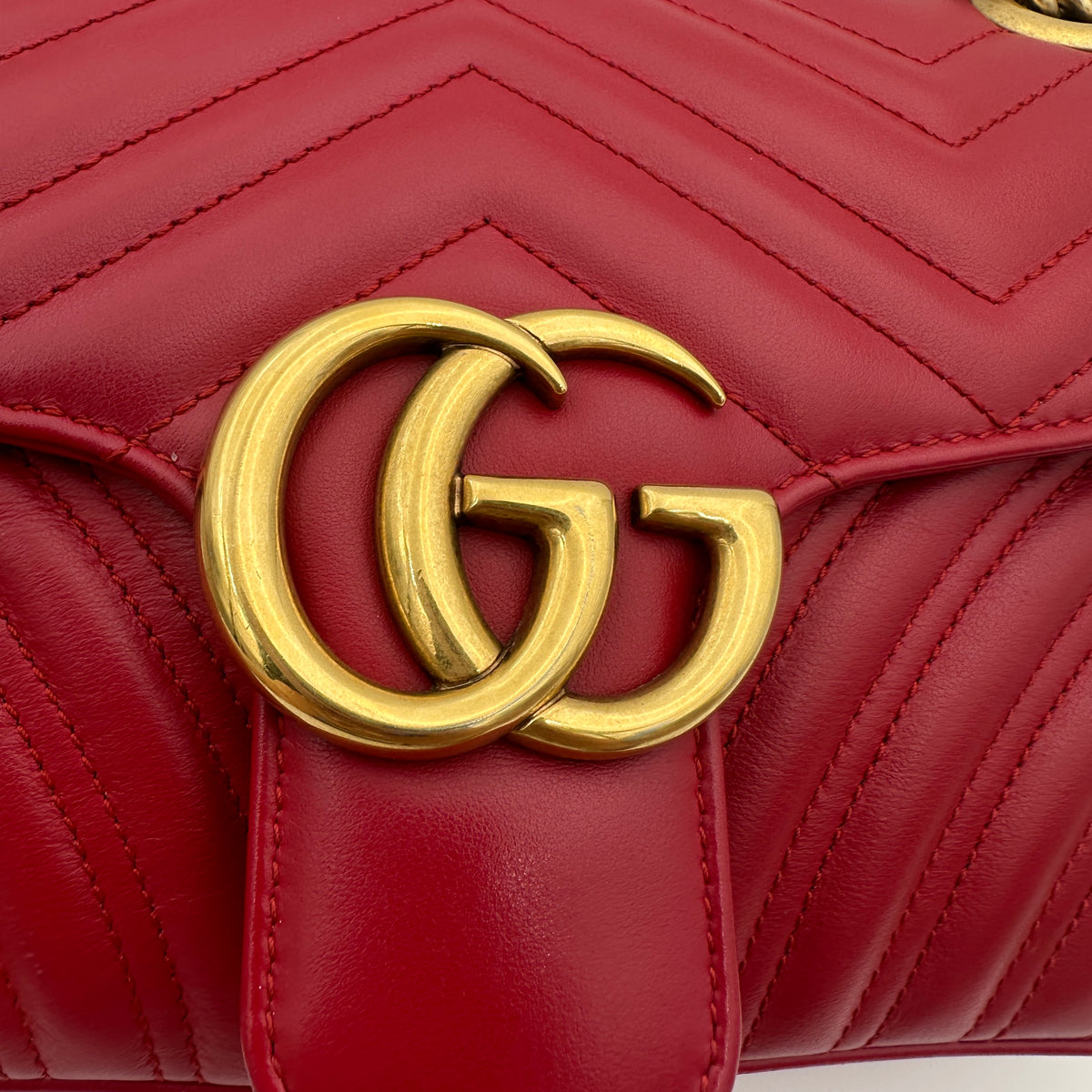 Calfskin Matelasse Small GG Marmont Shoulder Bag Hibiscus Red