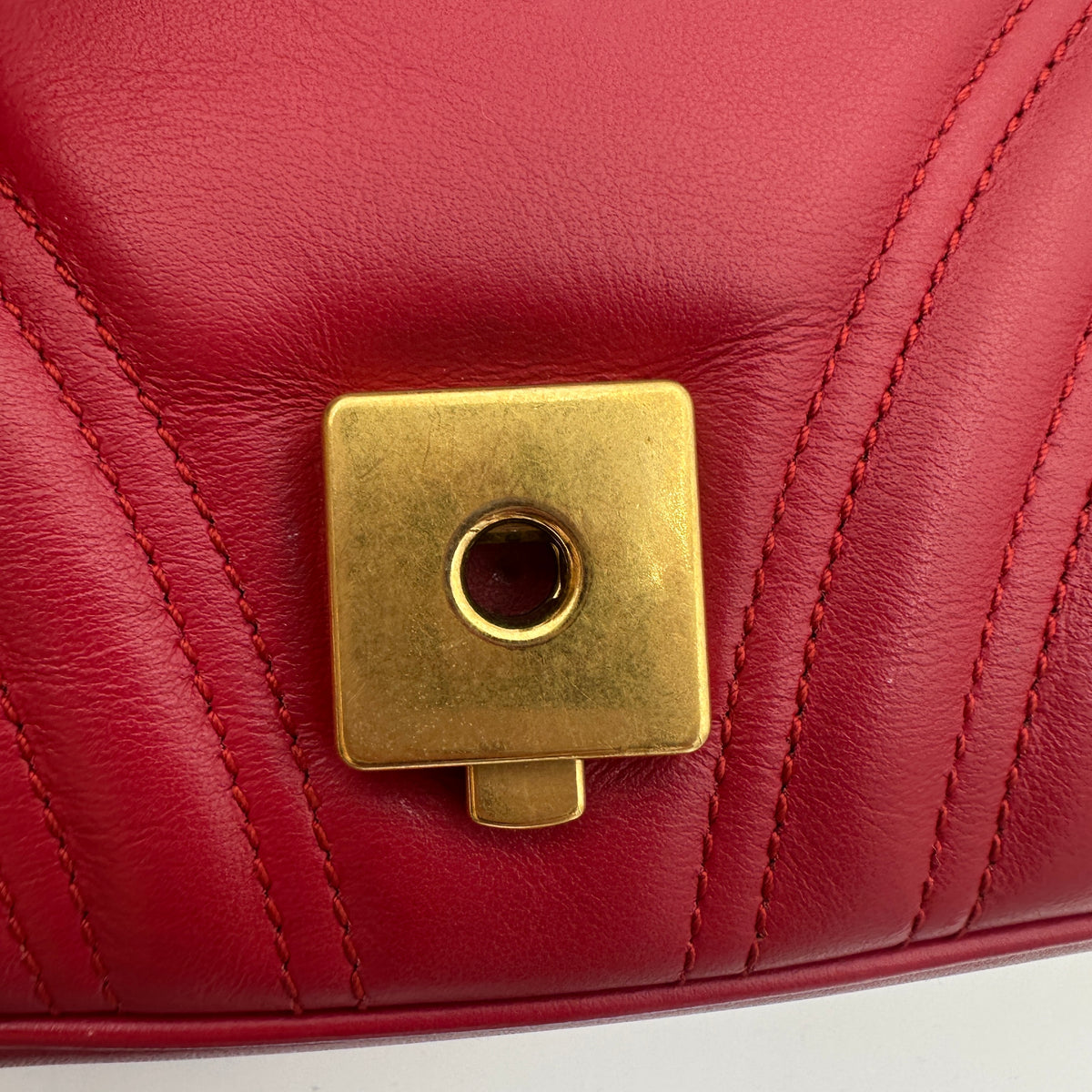 Calfskin Matelasse Small GG Marmont Shoulder Bag Hibiscus Red